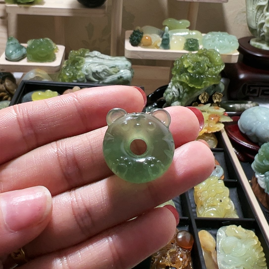 蛇纹石玉颈饰未镶嵌