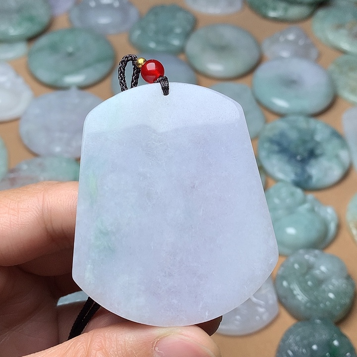 翡翠未镶嵌颈饰无事牌