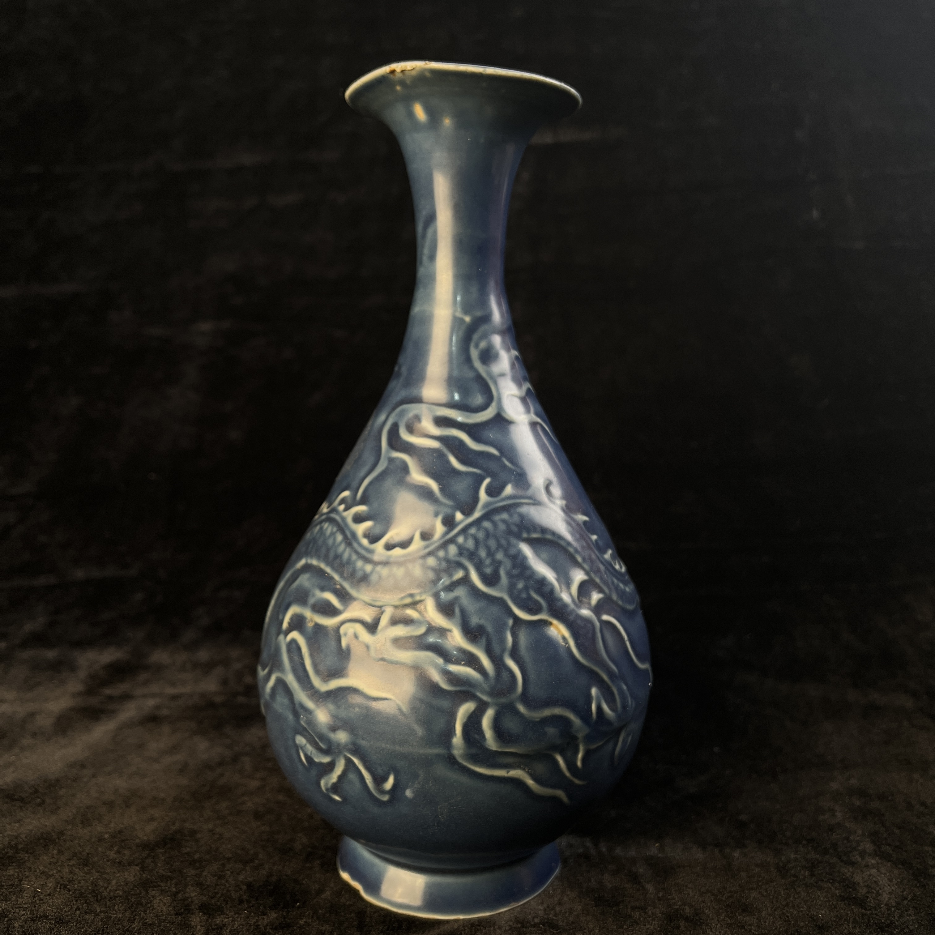 明代蓝釉暗刻纹玉壶春