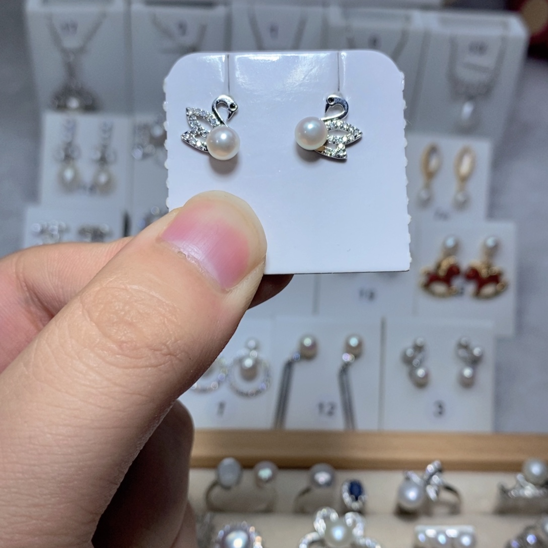 淡水珍珠银S925镶嵌耳饰