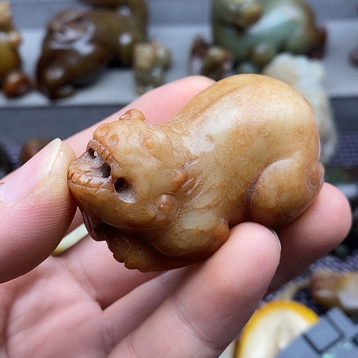未镶嵌蛇纹石玉颈饰