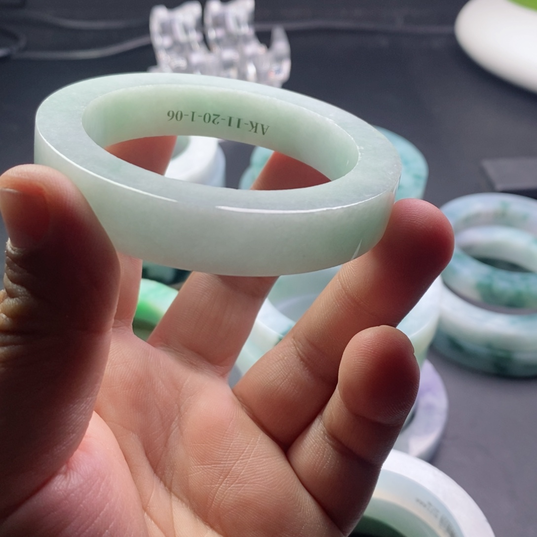 G***.定制翡翠未镶嵌手镯