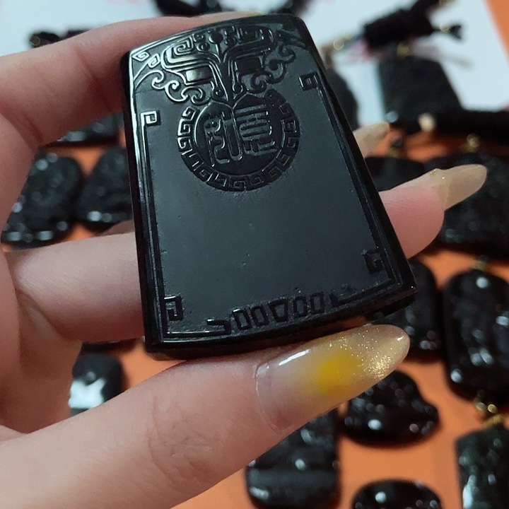 翡翠颈饰未镶嵌卫*