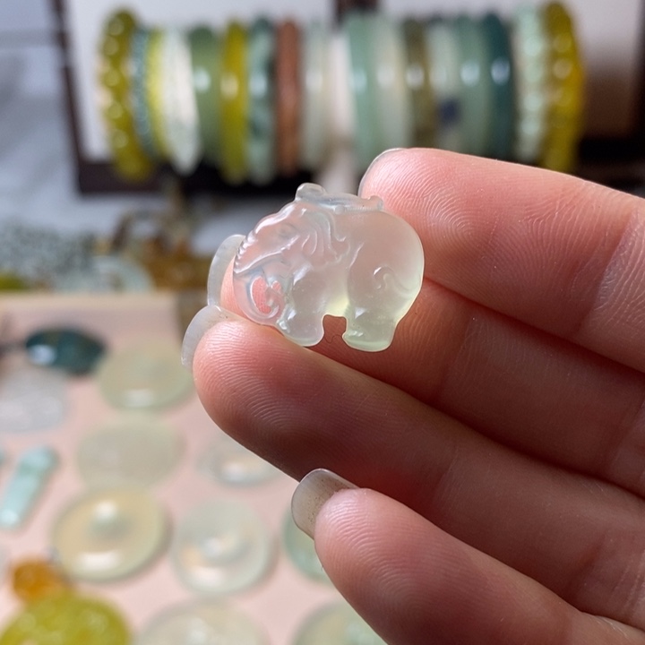 蛇纹石玉颈饰未镶嵌