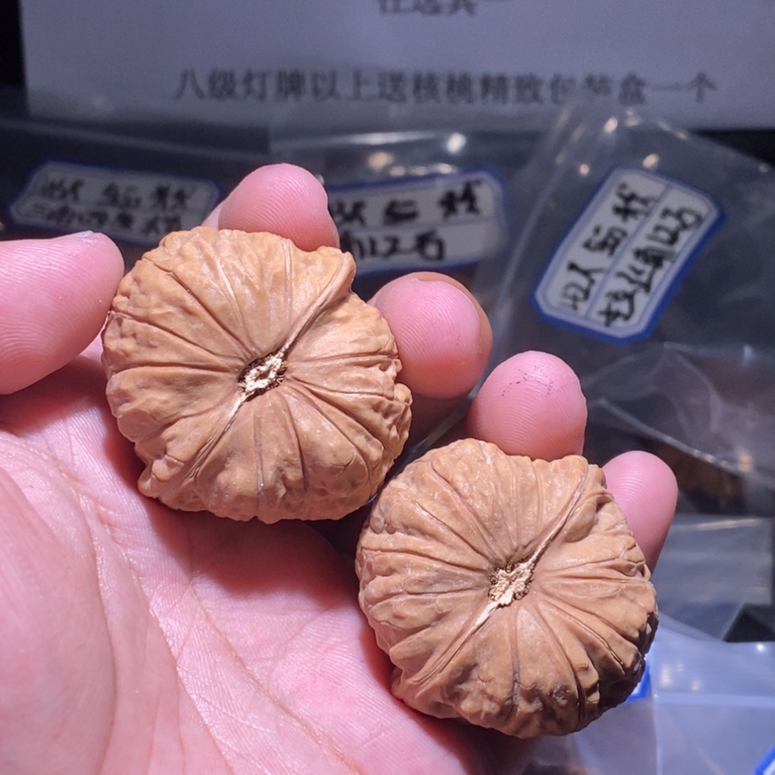 文玩核桃吊坠39-42左右品相 全品南瓜