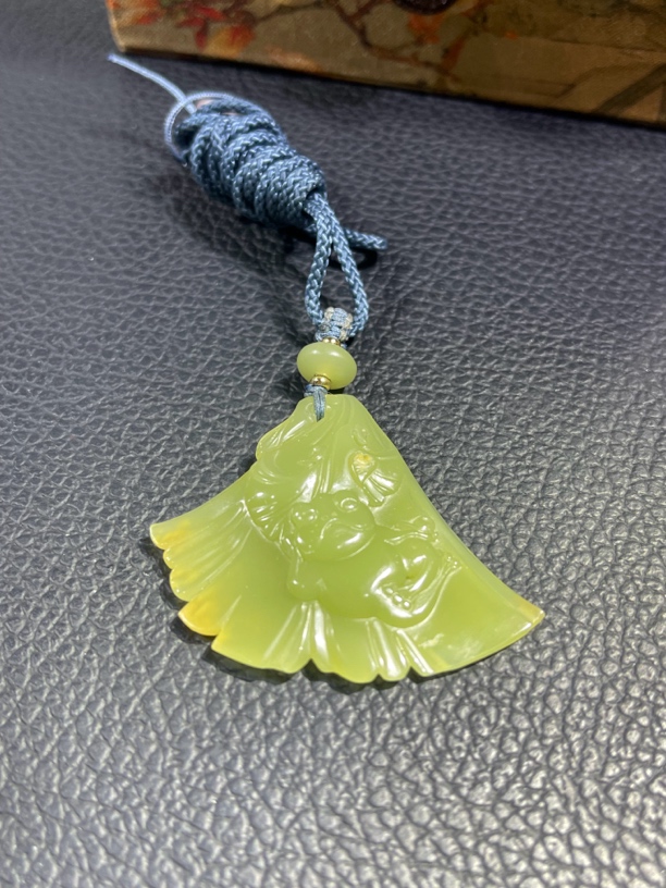 析木河磨玉画龙料银杏叶吊坠