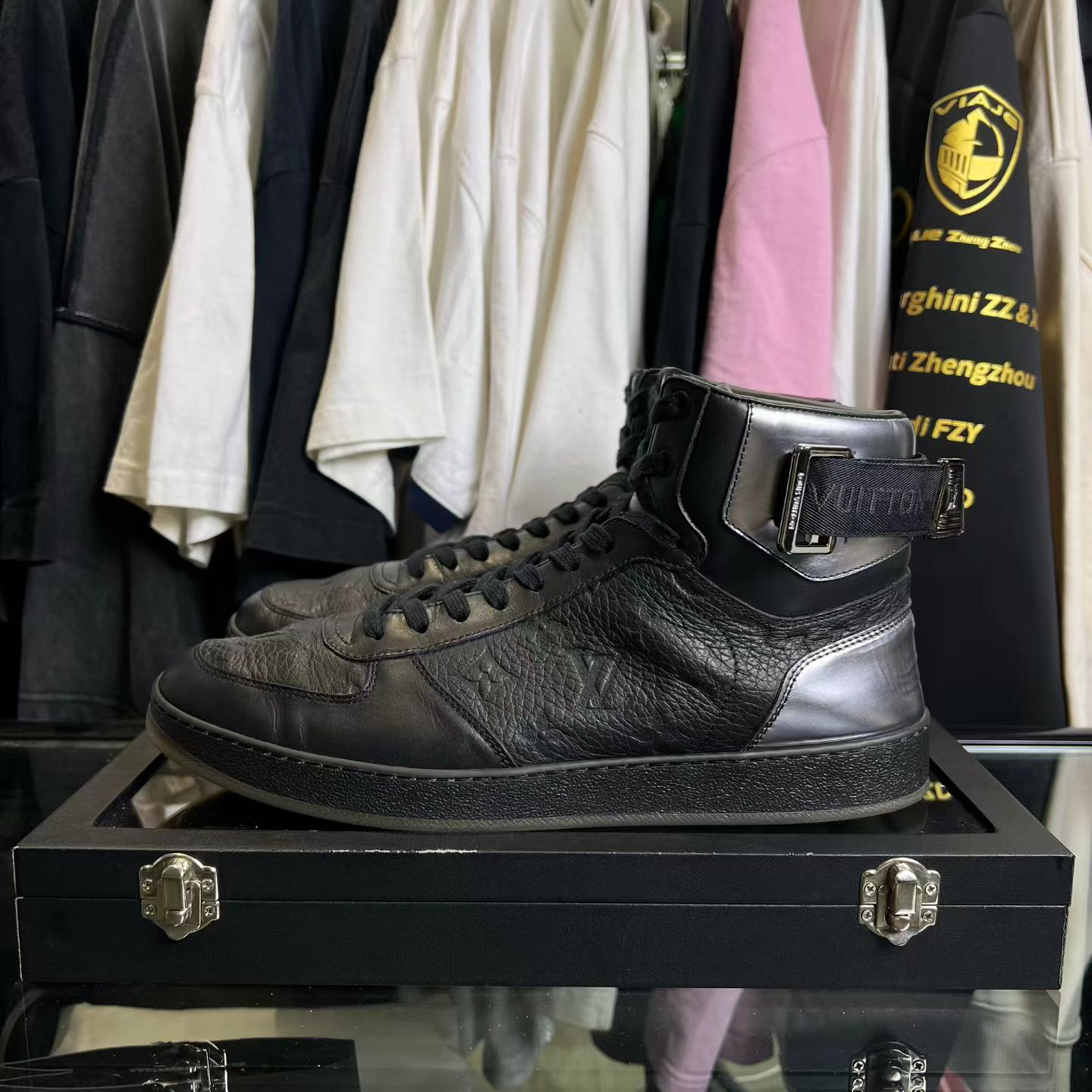 99新 LouisVuitton/路易威登 黑色Rivoli浮雕高帮板鞋 尺码 43码