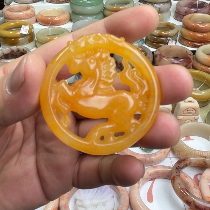 石英质玉吊坠未镶嵌