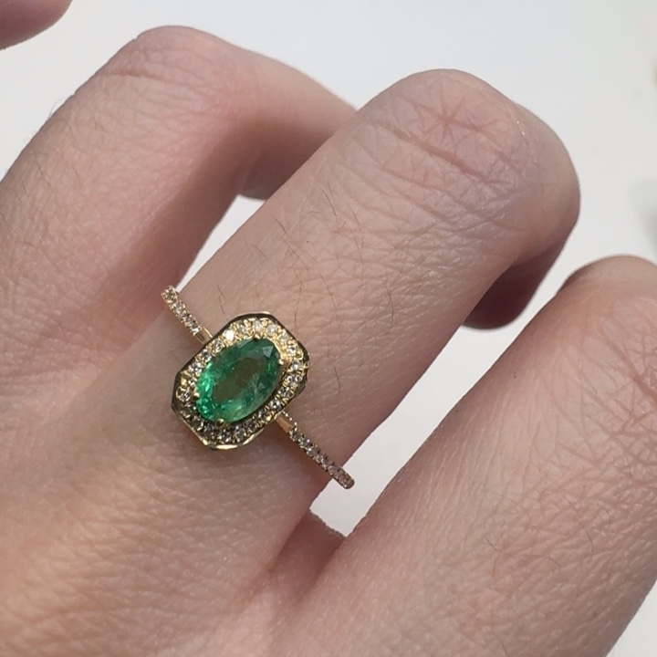 18K金镶嵌戒指祖母绿