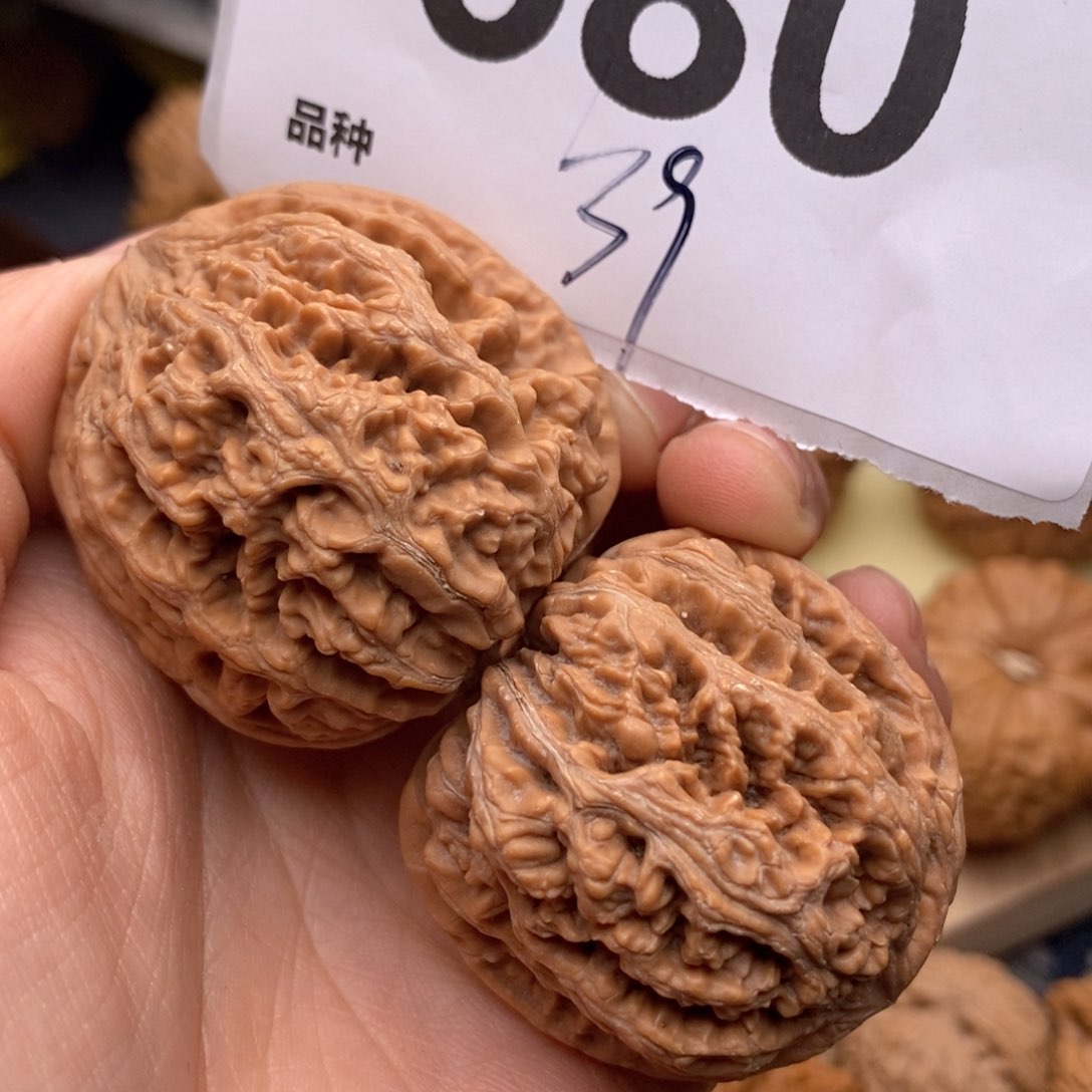 文玩核桃吊坠680号39粗筋