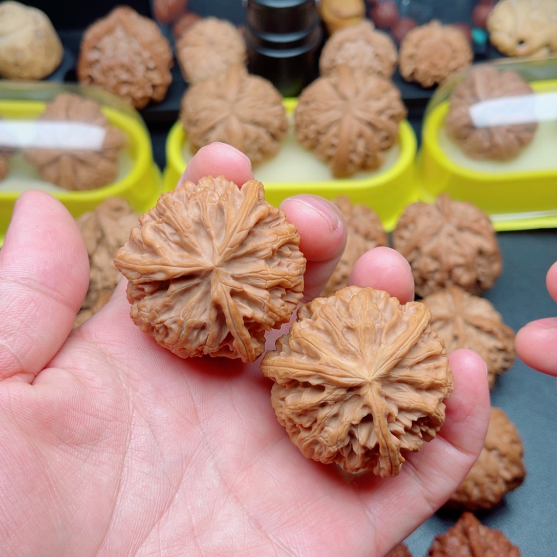 文玩核桃把件苹果园三棱奔42×42×41