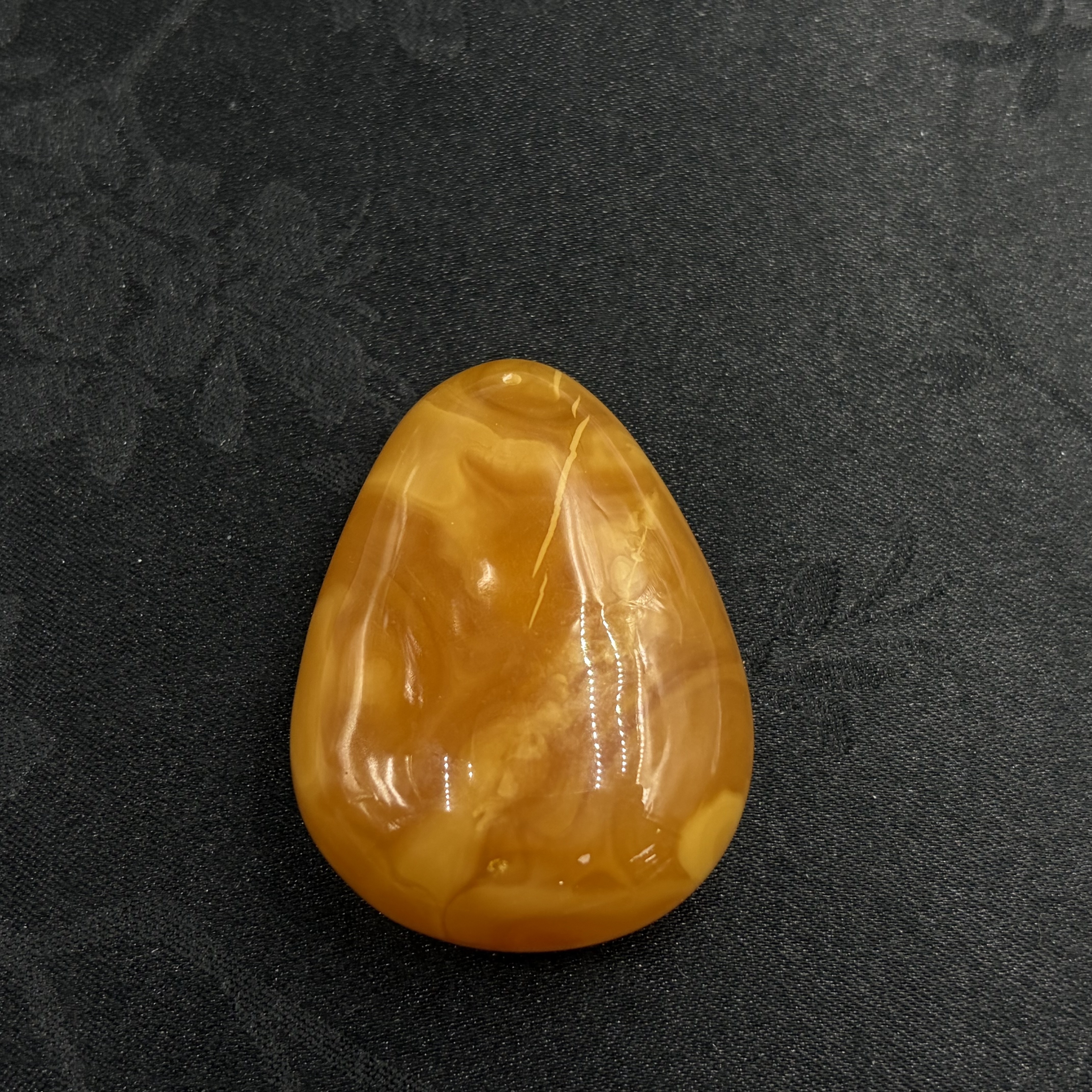 「戴琴珠宝」Q1836-蜜蜡水滴吊坠（多样性发其一）