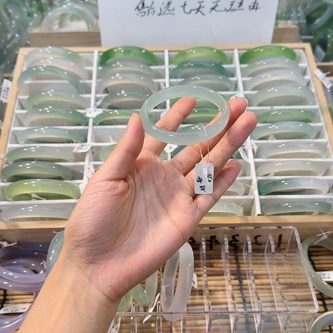 玛瑙/玉髓未镶嵌手镯圈口52.4