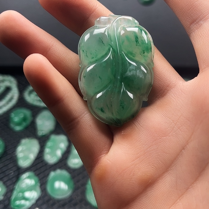 石英质玉（非洲翠）未镶嵌颈饰