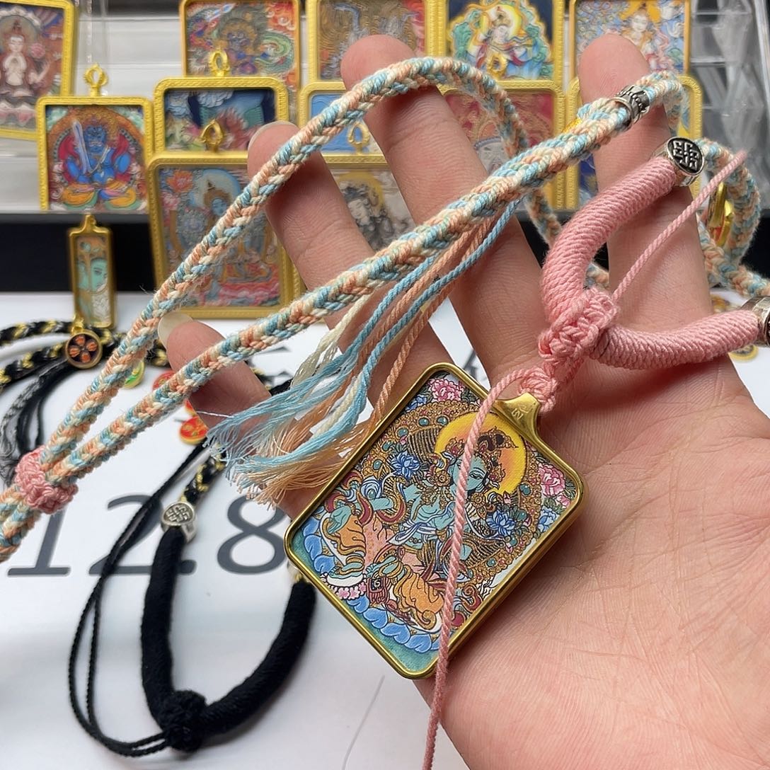 钛钢唐卡一体吊坠绿度母