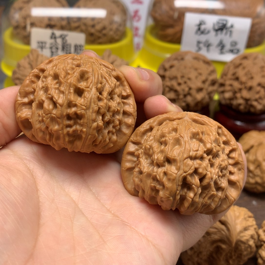 文玩核桃吊坠44白狮子