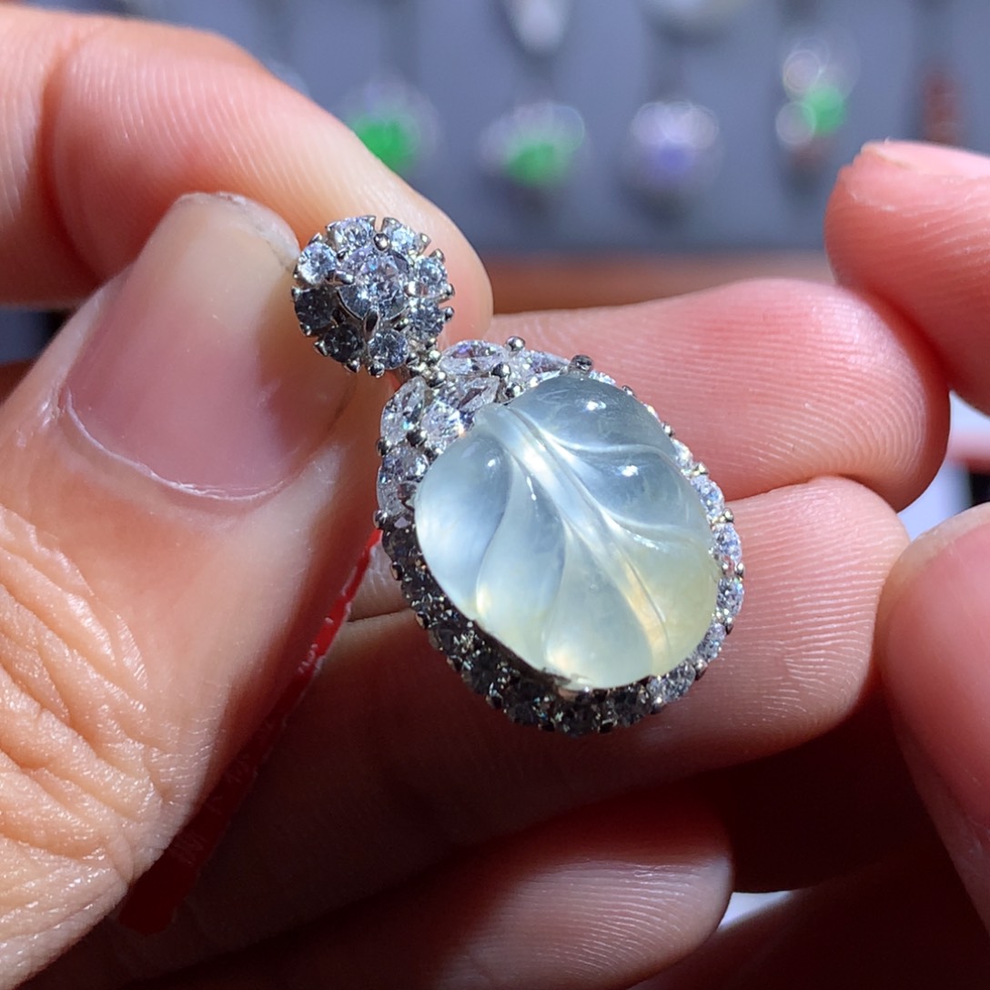 翡翠颈饰银S925镶嵌叶子吊坠