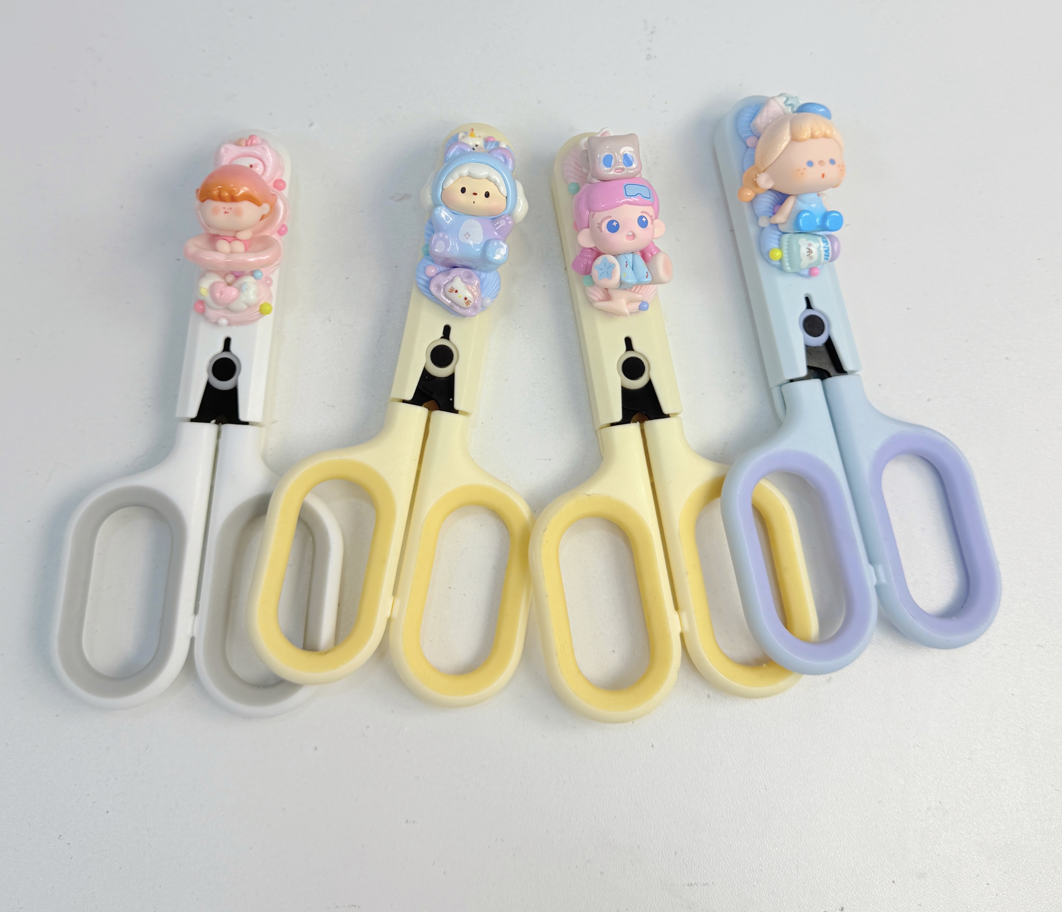 【二合一多功能剪刀】创意手工DIY奶油胶 默认微瑕介意慎拍（预售）