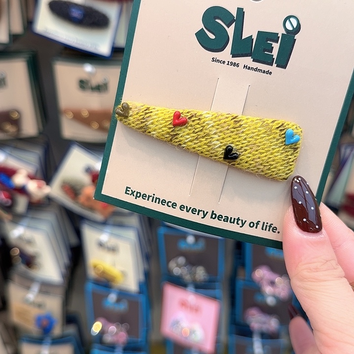 黄色三角彩色爱心掰掰