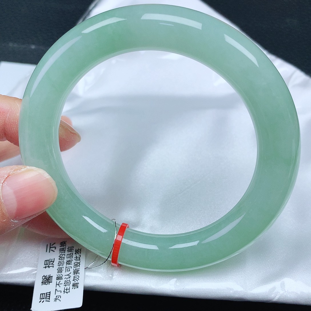 翡翠手镯未镶嵌56胖