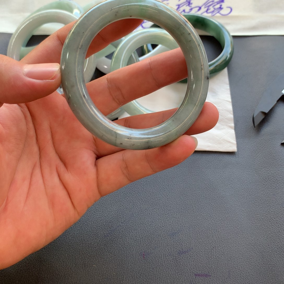 定制翡翠未镶嵌翡翠手镯