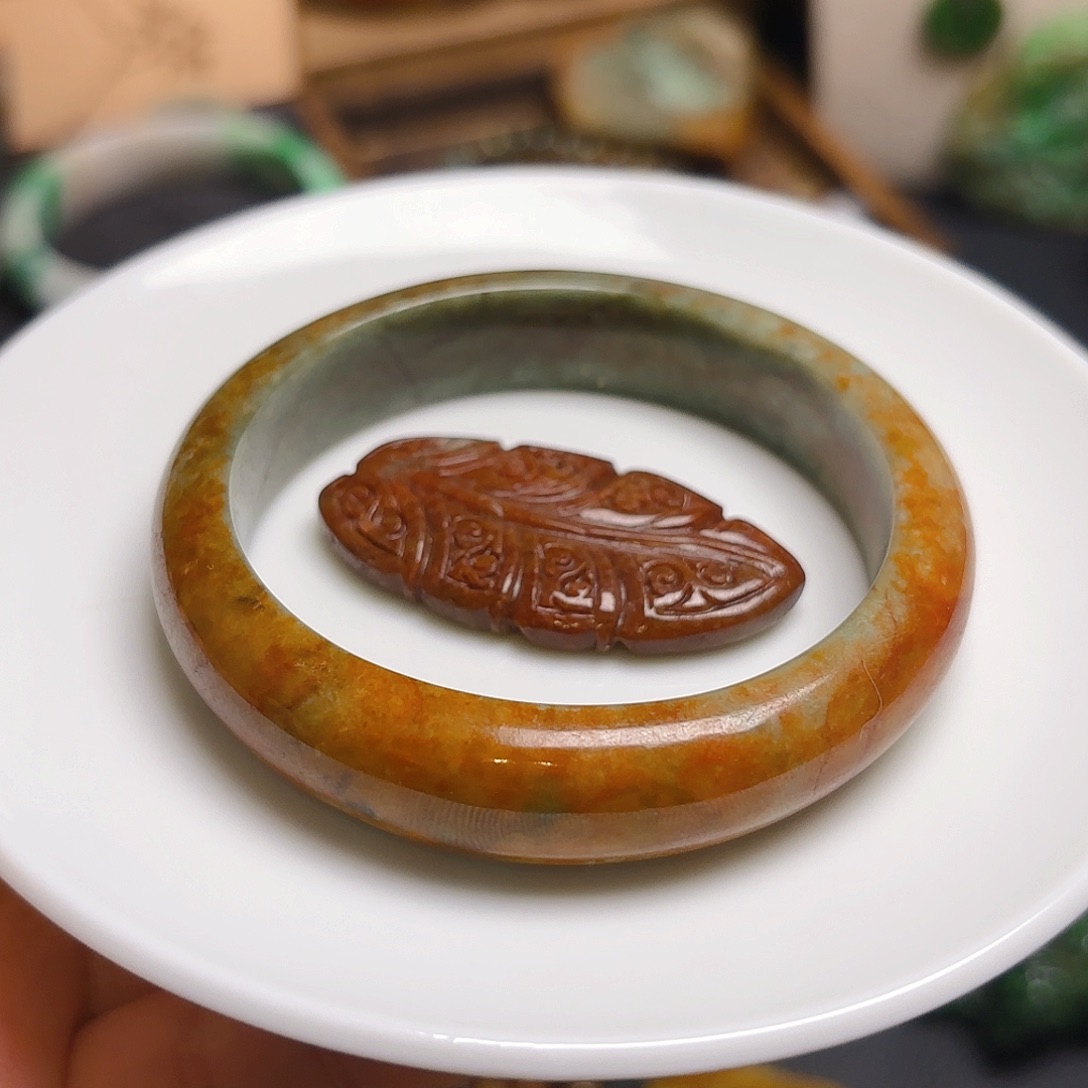 翡翠未镶嵌颈饰价格问主播，非常漏