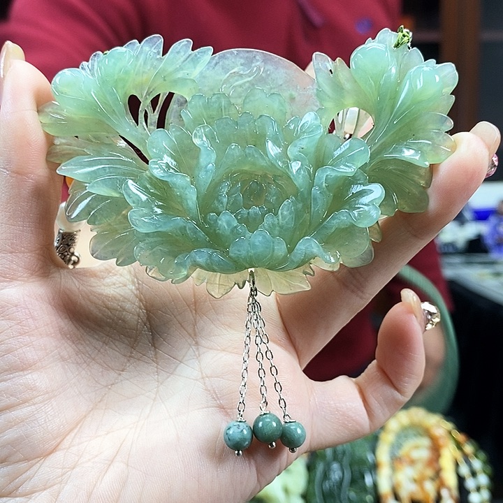 蛇纹石玉吊坠未镶嵌