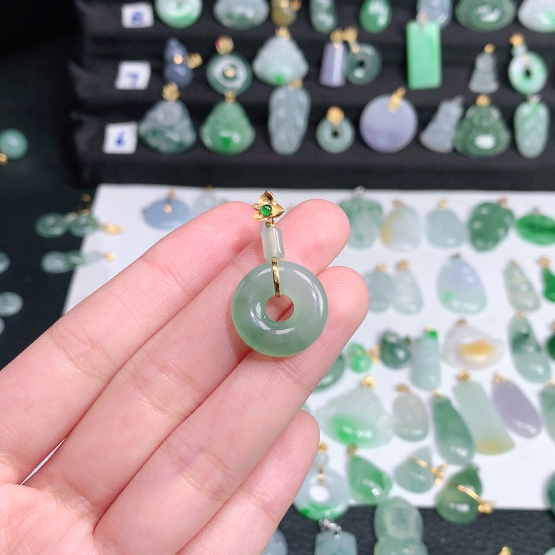 翡翠颈饰未镶嵌翡翠