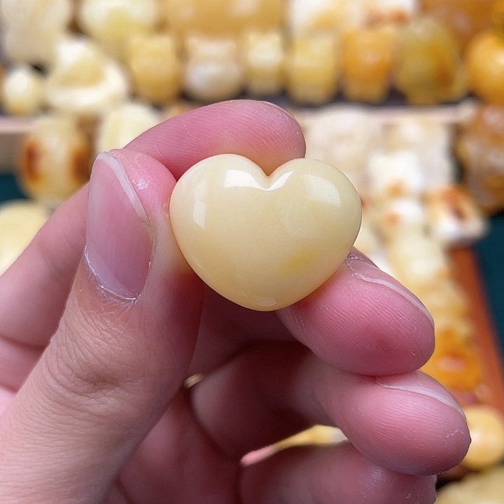 琥珀裸石未镶嵌蜜蜡