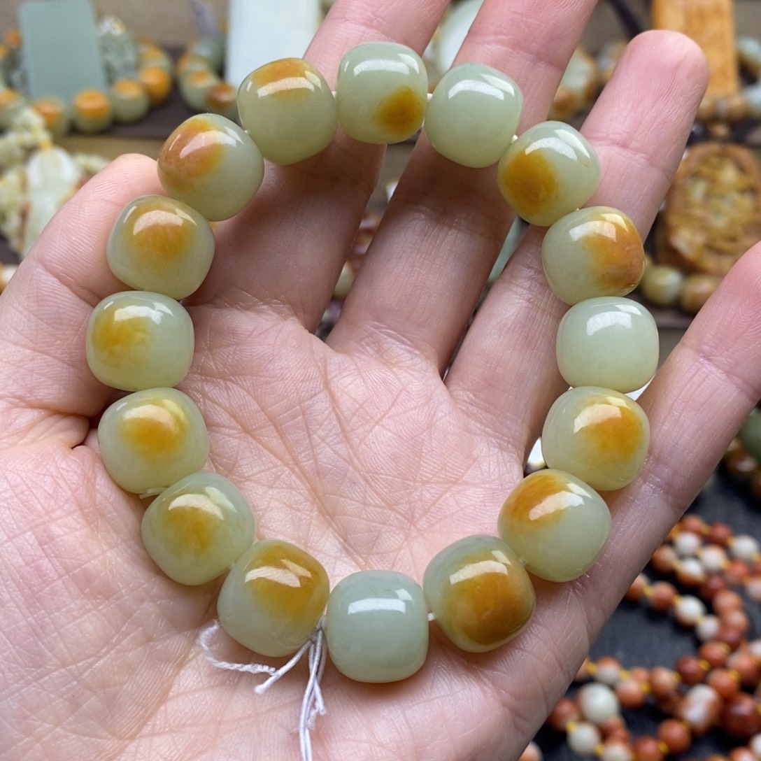 透闪石质玉未镶嵌手串