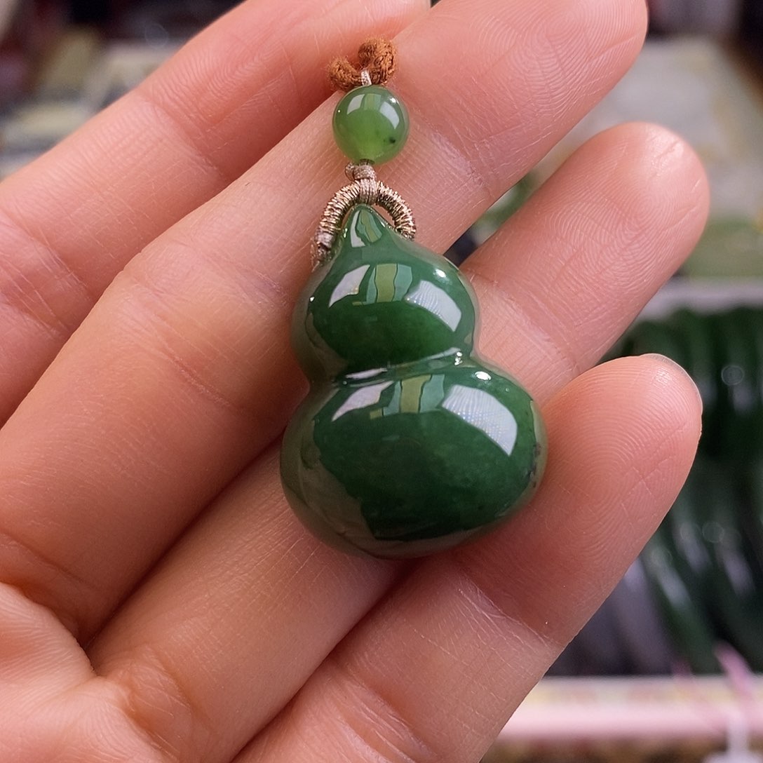 颈饰未镶嵌和田玉碧玉吊坠