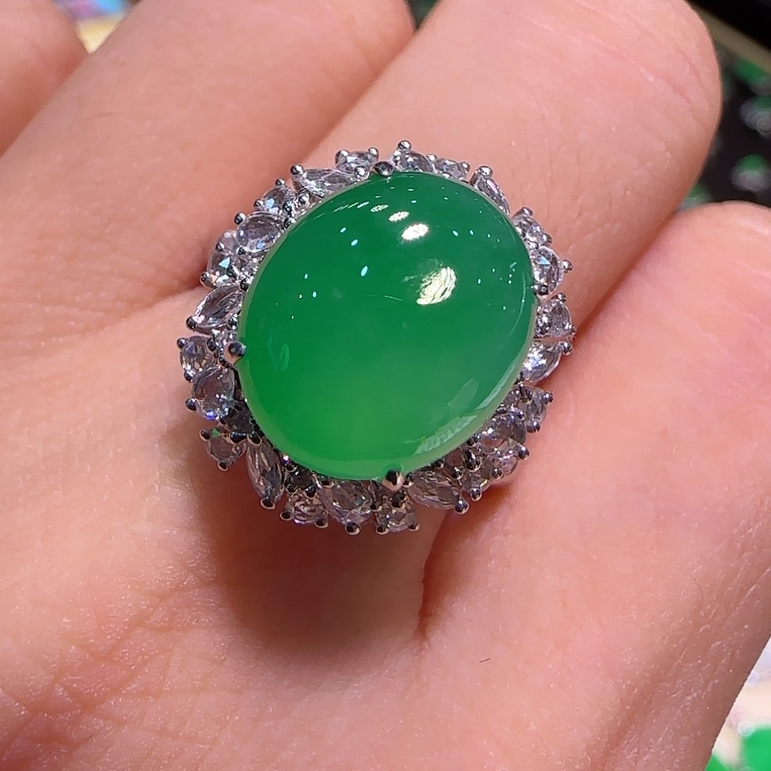 翡翠戒指18K金镶嵌戒指