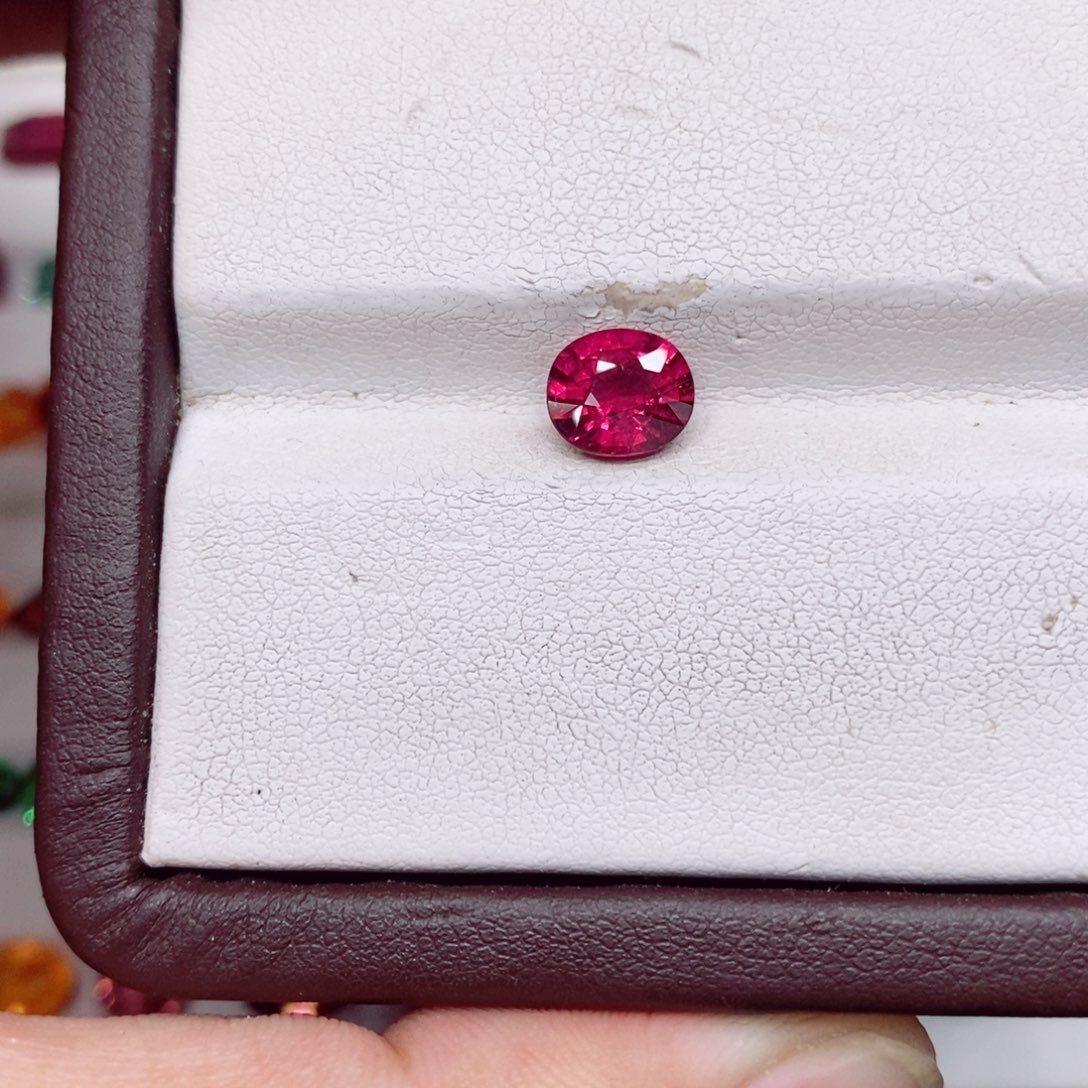 碧玺裸石未镶嵌卢比来1.3克拉