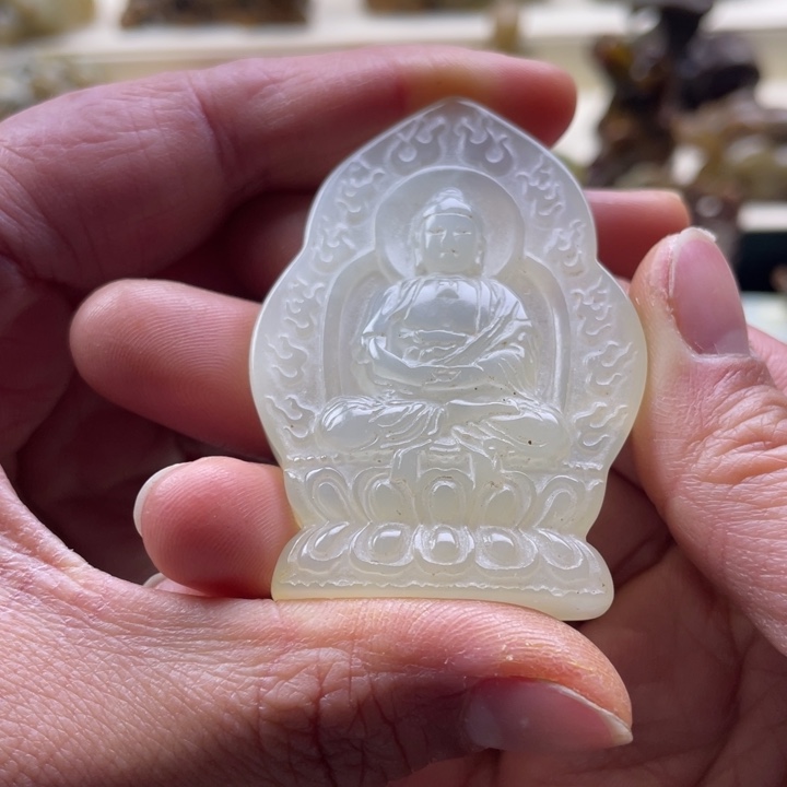 蛇纹石玉颈饰未镶嵌