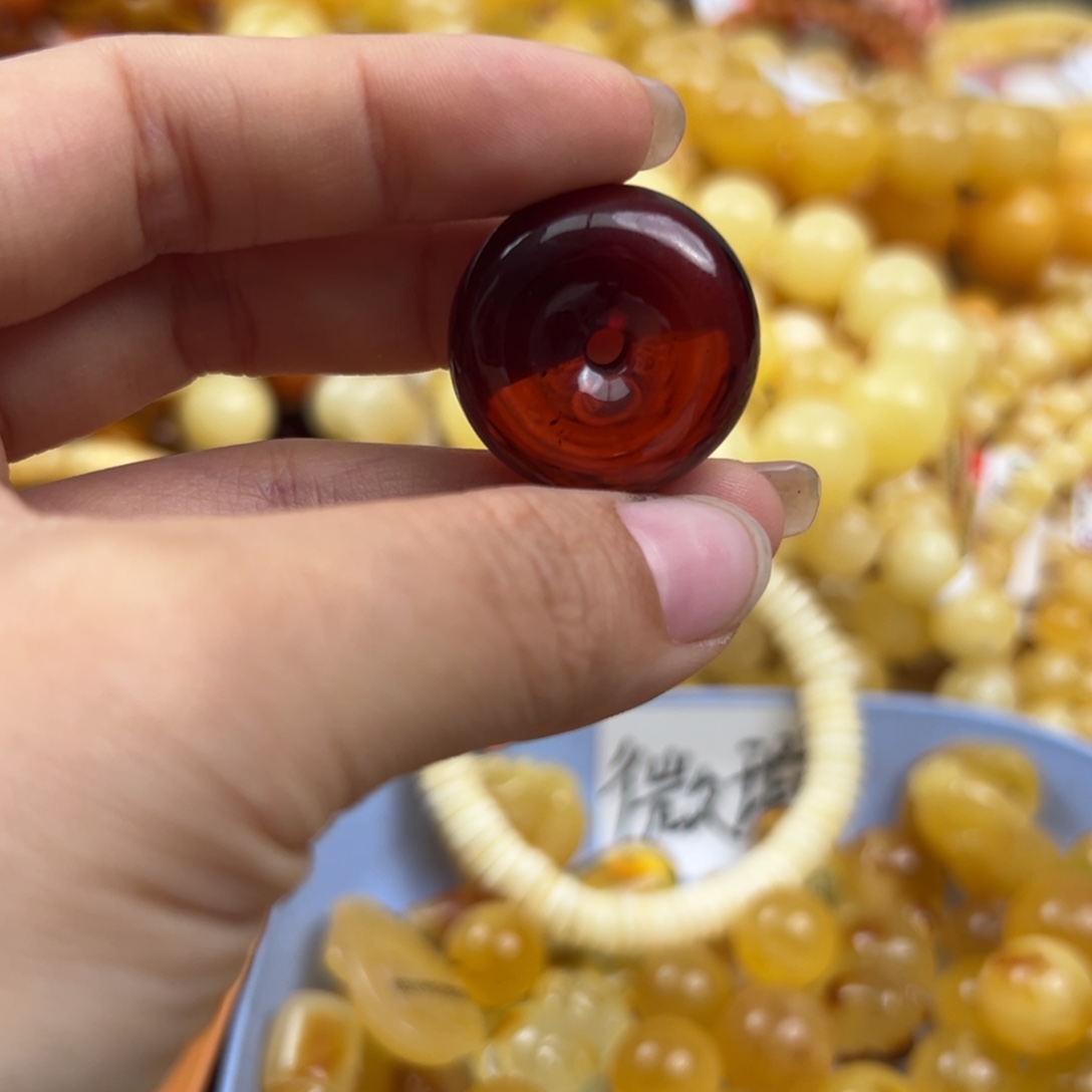 未镶嵌琥珀珠宝奇石