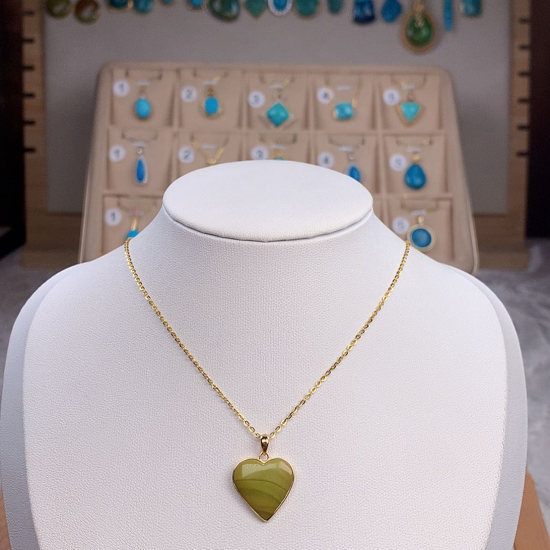 绿松石颈饰18K金镶嵌