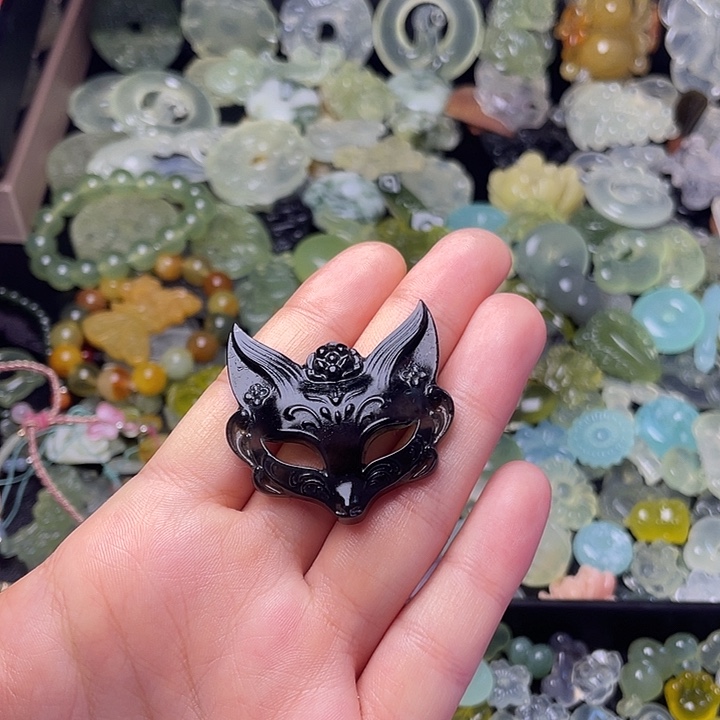 蛇纹石玉合金颈饰狐狸面具