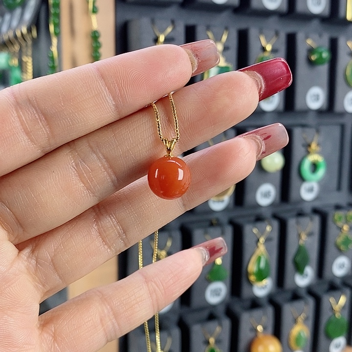 南红玛瑙吊坠18K金镶嵌