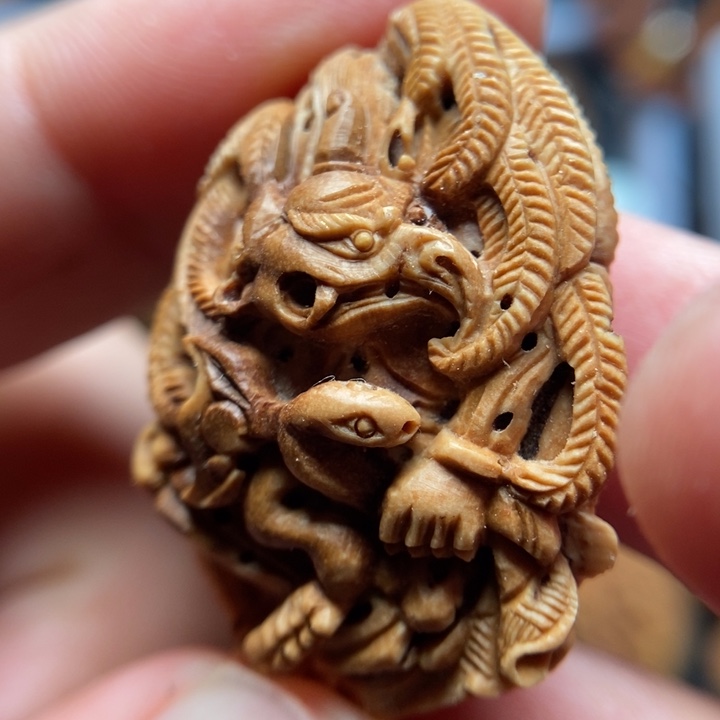 桃核手工金翅大鹏鸟