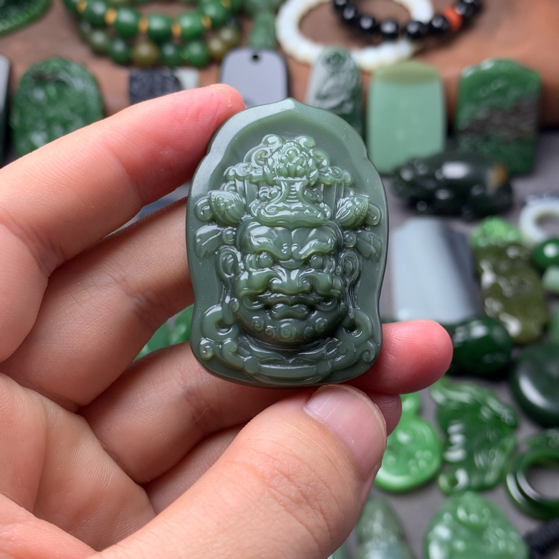 狙***手和田玉未镶嵌挂件