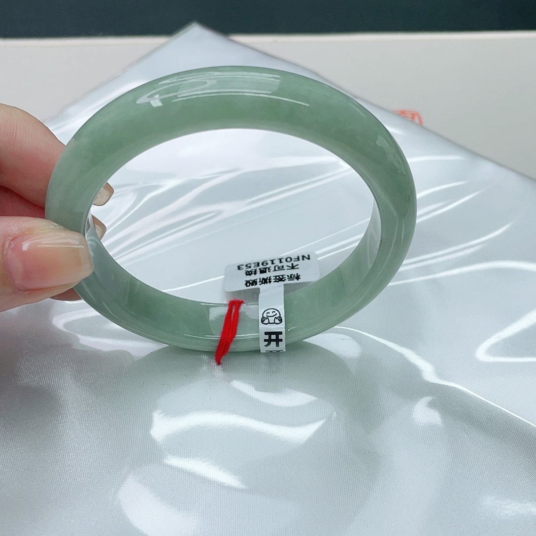 翡翠手镯未镶嵌正60.7