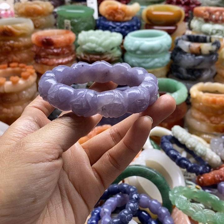 有***鼠石英岩玉未镶嵌手镯