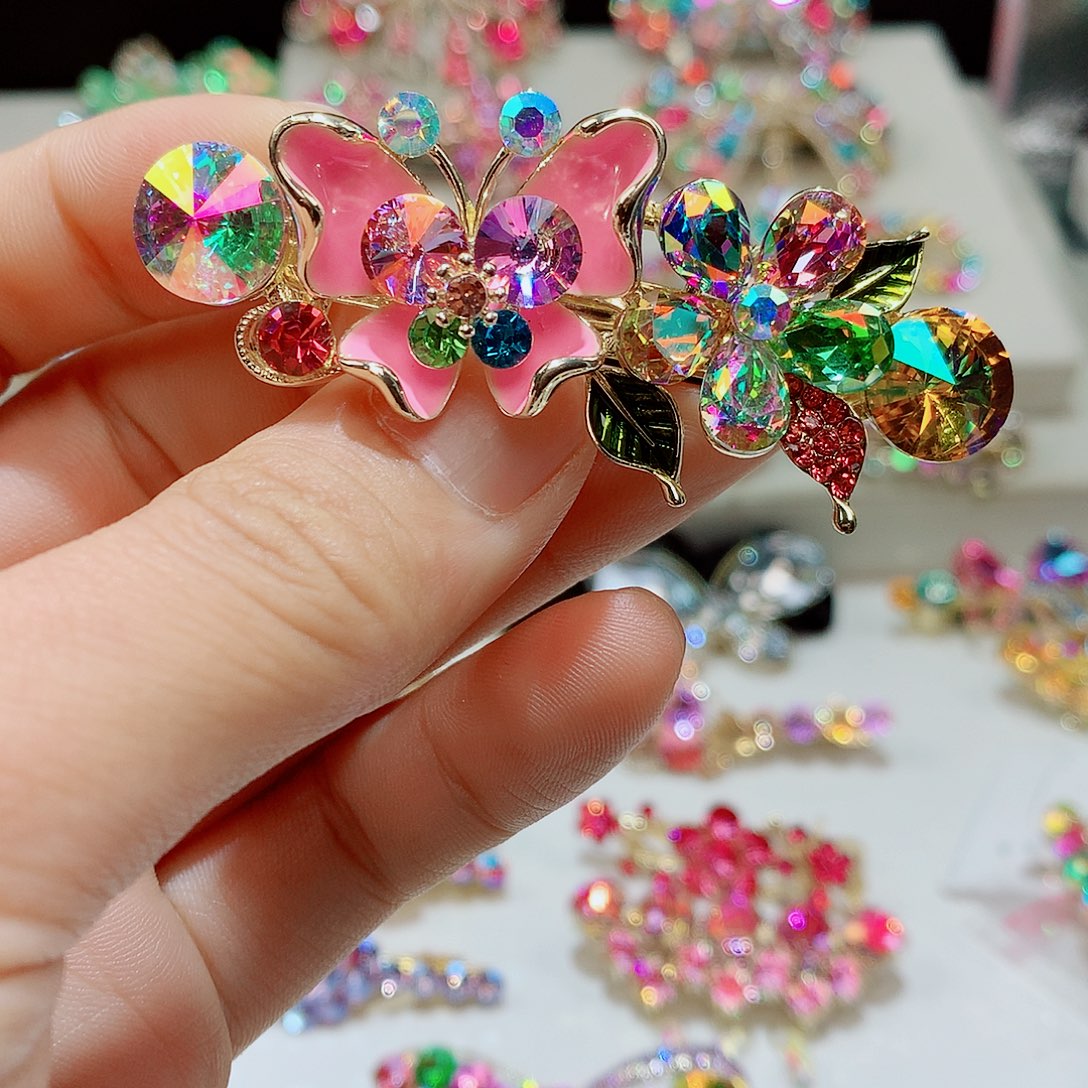 皮质铁合金发饰等