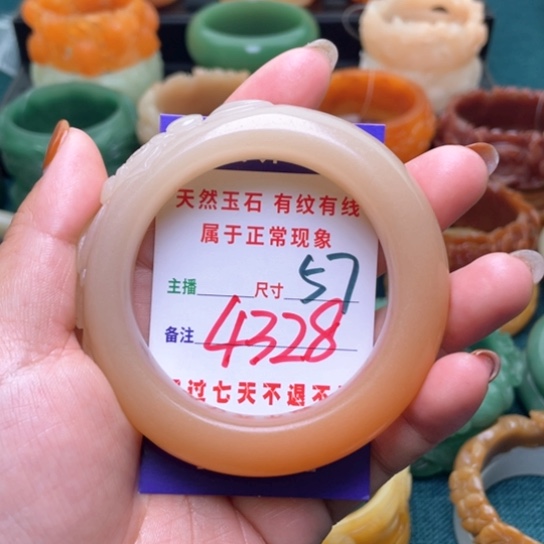 【闪购商品】石英质玉手镯未镶嵌