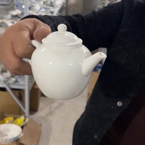 其他瓷壶一个陶瓷
