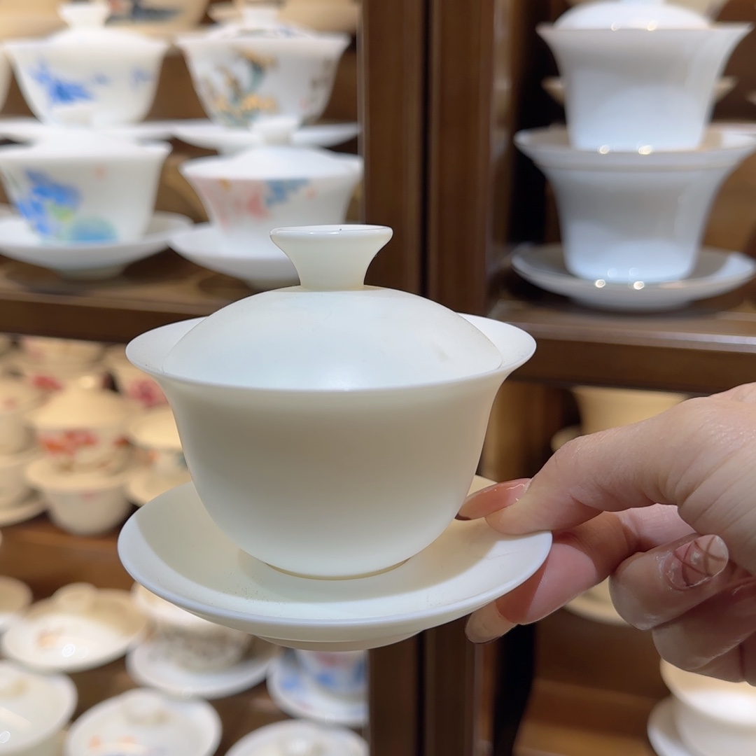 r***y茶杯的设计是由传统和