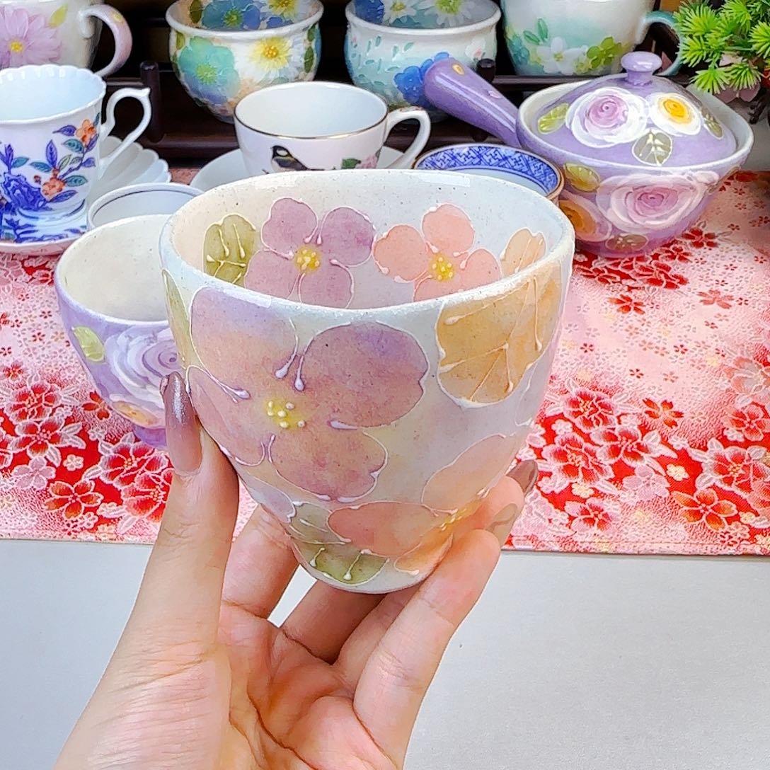 他家茶具瓷器真美！