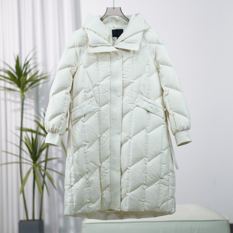 朗S系列  F074  女装时尚秋冬保暖长款连帽羽绒服杏仁米8Q523Y240