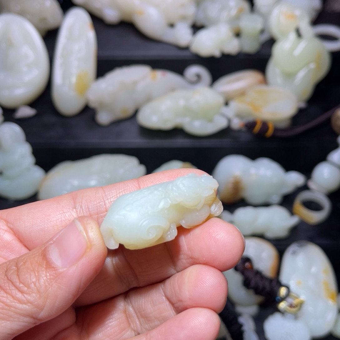 和田玉颈饰未镶嵌贺*