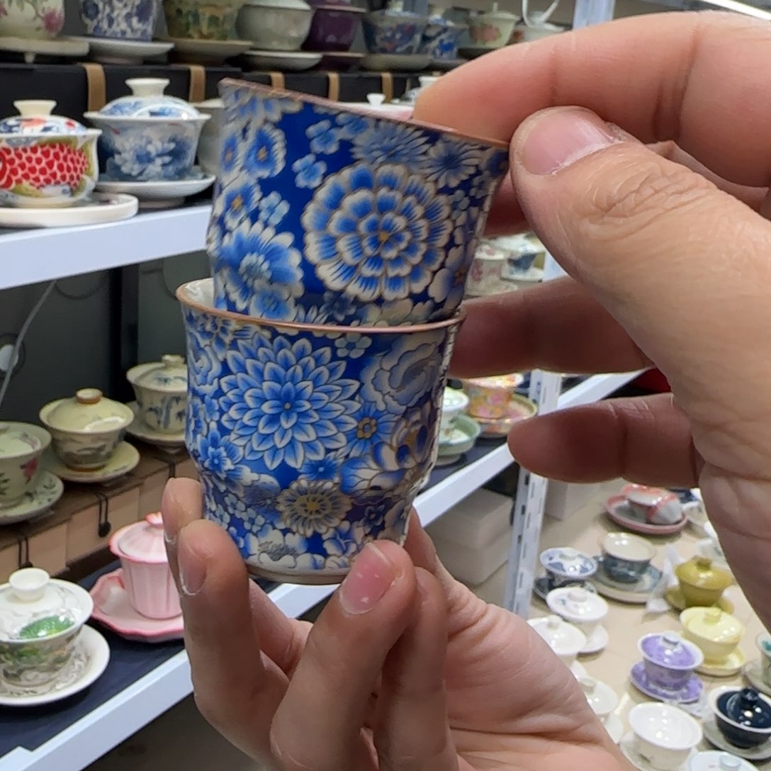 高温下的高温天气使人心情愉悦而